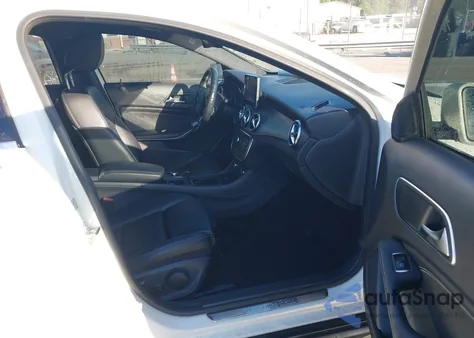 2016 Mercedes-Benz Gla 250 z USA, uszkodzony, nr VIN WDCTG4EB9GJ216499